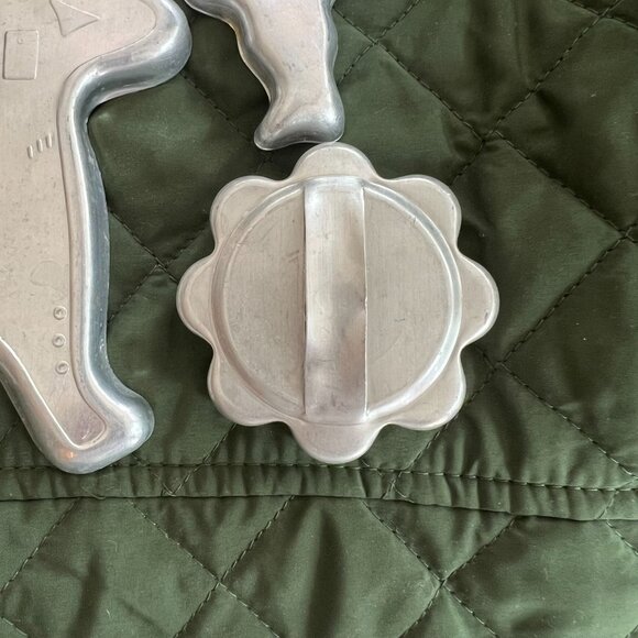 Vintage Aluminum Christmas Cookie Cutters (6) Great Condition Old Time Christmas - Picture 8 of 13